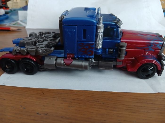 Transformer Studio Series Optimus Prime