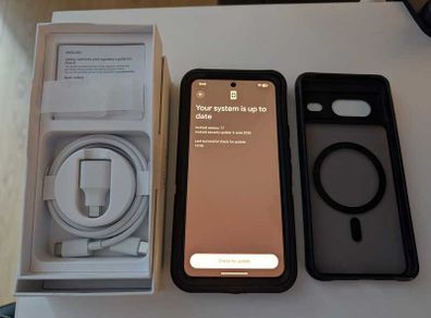 Google Pixel 8 128GB - Immaculate - Box, Cable, OtterBox + Extra Case