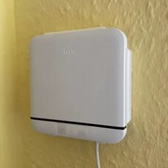 Wall mount holder for Tado AC unit