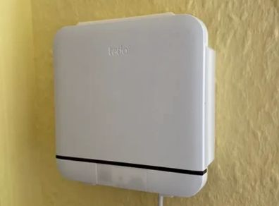 Wall mount holder for Tado AC unit