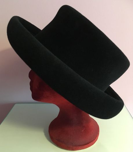 Vintage WHITELEY Classic Brimmed Felt HAT  with free Hat Pin