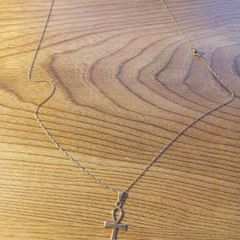 gold chain and cross