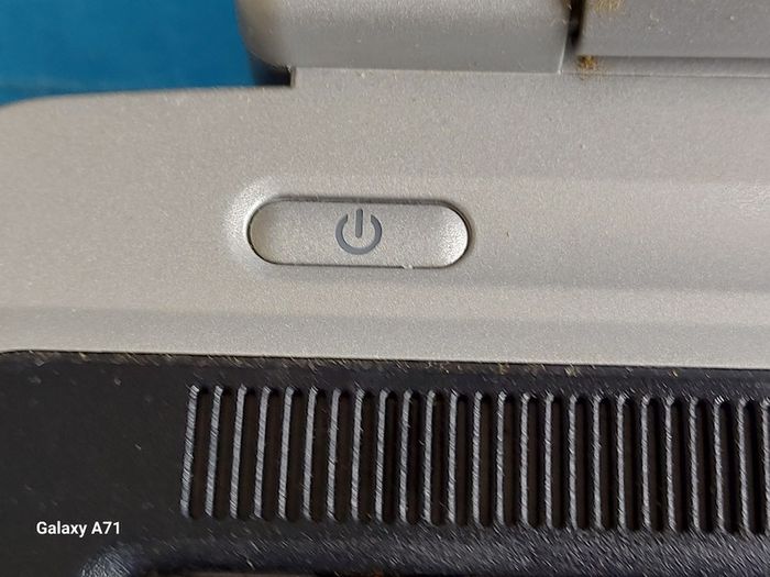 HP Pavilion zv6000, Windows XP, in excellent cosmetic condition, A Genuine real Blast from the past