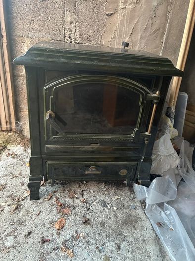 Oil stove with back boiler