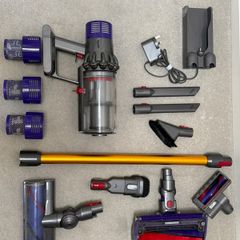Dyson V10 and accessories