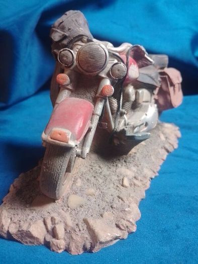 Vintage Motorcycle Figurine Model Keypoint Collectible