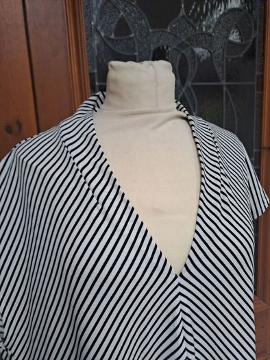 Gallery stripe top