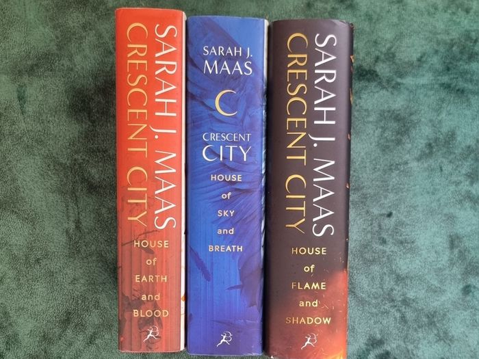 Sarah J Maas - Crescent City
