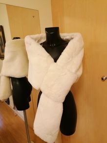 Women's Ivory luxurious Faux Fur Wrap NWT