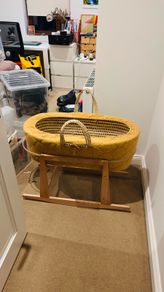 Wicker Moses Basket with rocking stand