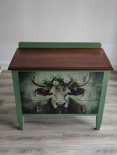 Vintage chest of drawers