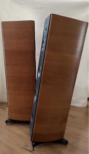 Hi End Audiophile Quality  Sonus Faber Grand Piano Domus Speakers - Gorgeous Hand Made in Italy  Stunning Real leather and piano Teak