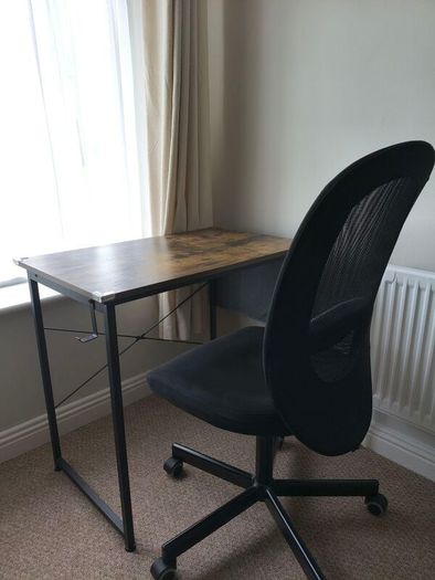 Office chair + desk