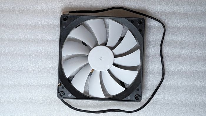 Fractal Design Silent Series R2 140mm Case Fan FD-FAN-SSR2-140 3-Pin