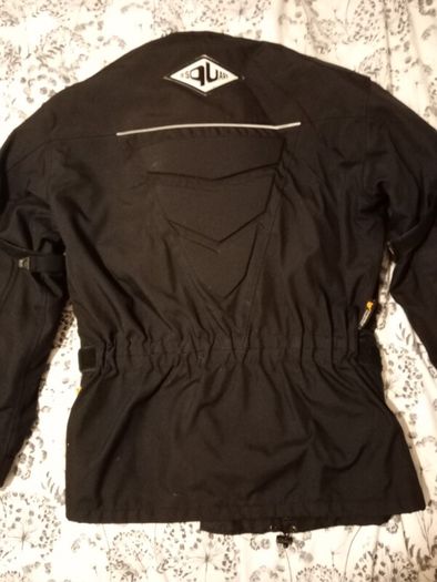 Motorcycle jacket armoured