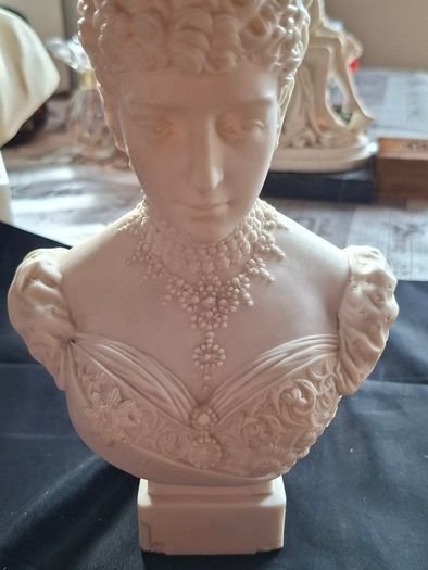 Beautiful Rare Old Parian Ware Bust Queen Alexandra (wife of King Edward VII) and was produced by the renowned British firm Robinson & Leadbeater, This bust was  produced 1897 Ideal for Home or Stage Movie Props