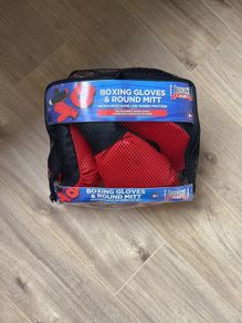Kids Boxing Gloves & Mitt Set (5+) Like New
