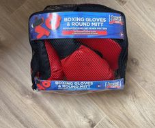 Kids Boxing Gloves & Mitt Set (5+) Like New