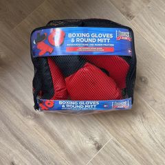 Kids Boxing Gloves & Mitt Set (5+) Like New