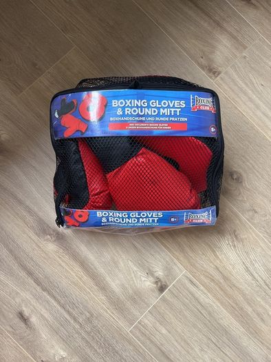Kids Boxing Gloves & Mitt Set (5+) Like New