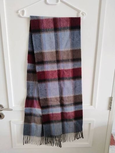 Geoffrey Beene 100% wool unisex scarf 175cm x 30cm in excellent condition with no issues FREE STANDARD POSTAGE INCLUDED