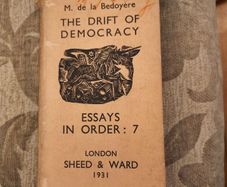 The Drift Of Democracy. Essays In Order:7. By M. De Labedoyere. Published By Sheed & Ward. 193i Edition Hardbacks In Good Condition. See Photos For Same.