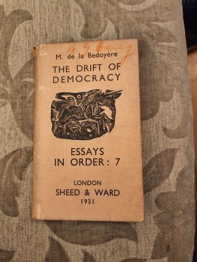 The Drift Of Democracy. Essays In Order:7. By M. De Labedoyere. Published By Sheed & Ward. 193i Edition Hardbacks In Good Condition. See Photos For Same.