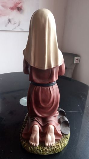 18 inch kneeling statue