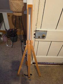 Easel