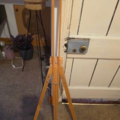 Easel