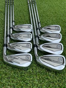 Wilson D9 Forged irons (8 clubs in set)