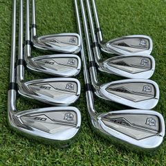 Wilson D9 Forged irons (8 clubs in set)