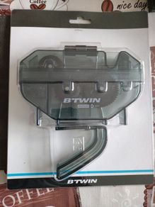 Bicycle chain cleaner