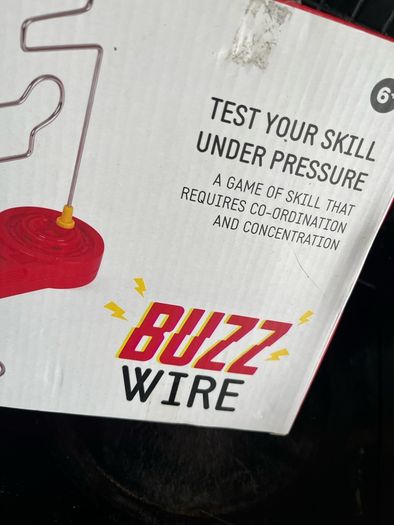 Buzz wire game