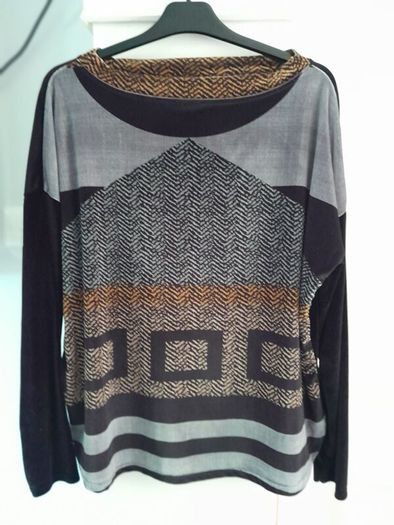 Peruzzi Long Sleeve Top.
