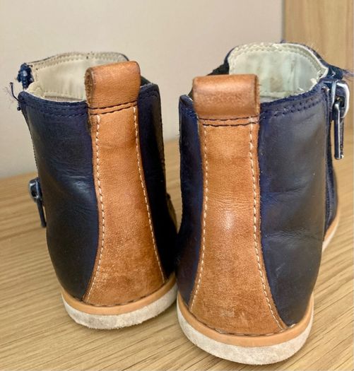Kids Clarks size 6 Chelsea boot