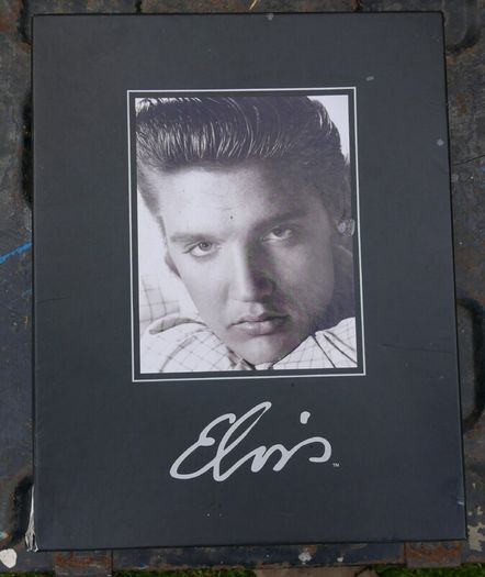 Elvis Presley Deagostini Collectors Box & Collectors Items