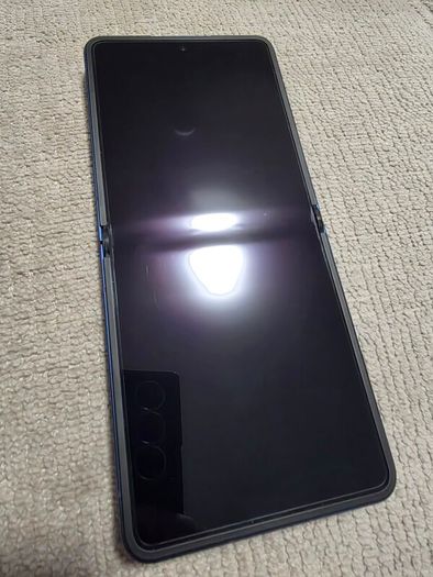 Samsung Galaxy Z Flip 7 512GB - Like New, 1 year old -12 mth Samsung Waranty -Blue color