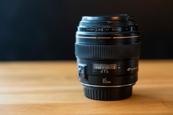 Canon EF 85mm f/1.8 USM lens