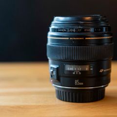 Canon EF 85mm f/1.8 USM lens