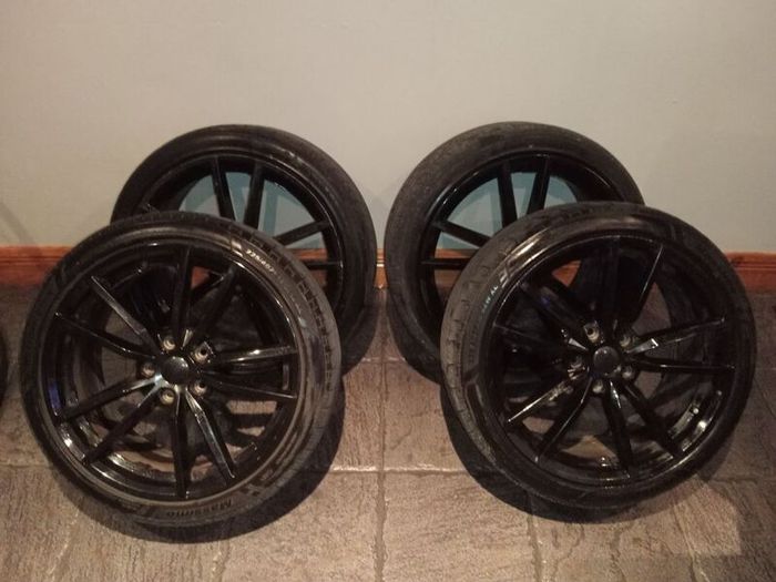 Volkswagen golf pretoria glossy 18" black alloy wheels