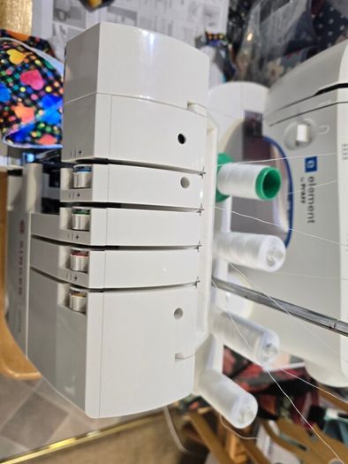 Singer overlocker