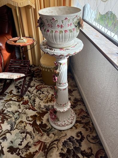 Ceramic flower stand