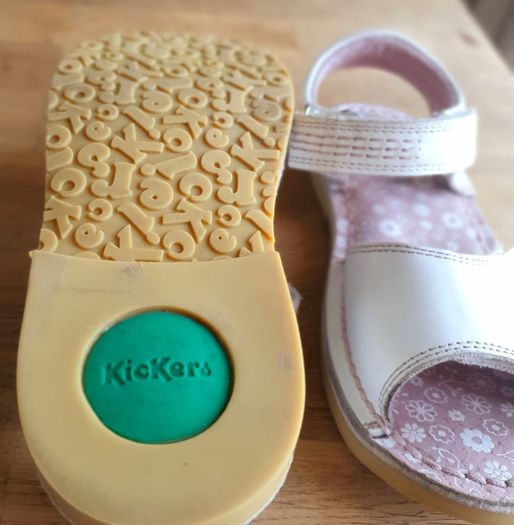 Great Girls White Kickers Sandals Size 13