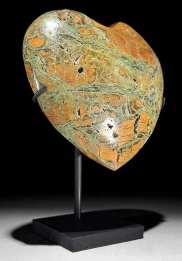 Exquisite Polished Green Smithsonite Heart on Custom Display Stand (21.3 x 15 x 8cm) - Natural Stone