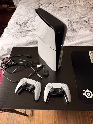 PlayStation 5 Slim (1TB)