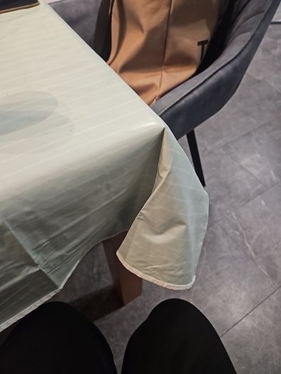 Extendable Dining table 8 chairs