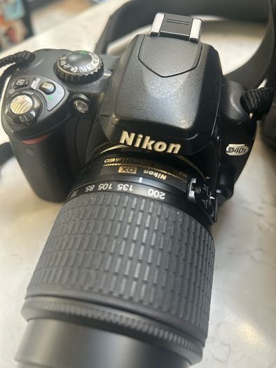 Nikon D40x Body, 2 lenses, charger and bag. Full starter kit!