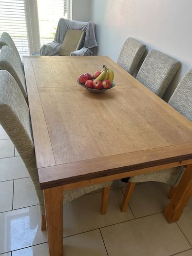 Oak Dining table & 6 chairs