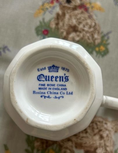 21 piece Queen's fine bone china tea set
